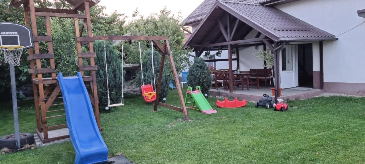Casa De Oaspeti Laura Rîşnov Eksteriør billede